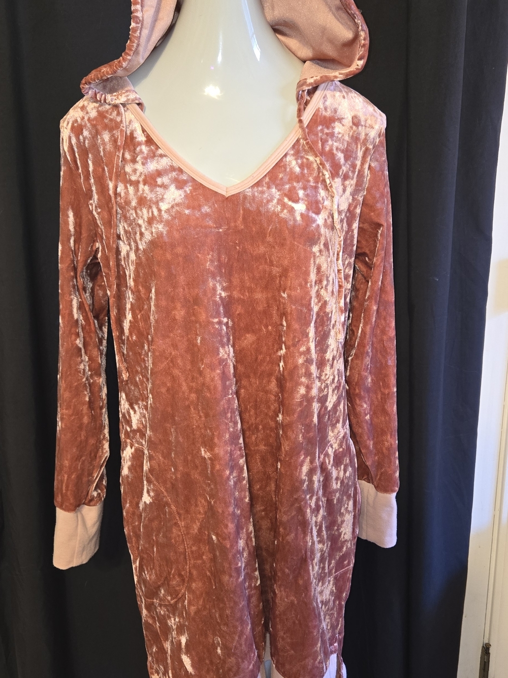Betsey Johnson Crushed Velvet V-Neck Hooded Tunic in Rose